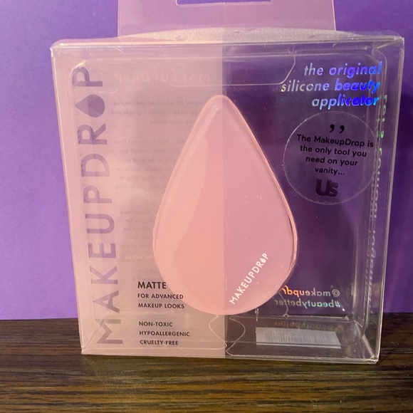 Makeup drop matte sponge makeup applicator. Brand new in box. - Picture 3 of 3